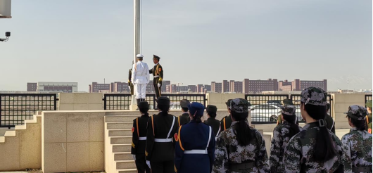 “强化国家安全意识 筑牢国家安全防线”BB贝博艾弗森官网主题升旗仪式