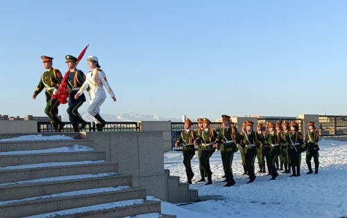 BB贝博艾弗森官网2024-2025年第二学期开学第一次升国旗仪式